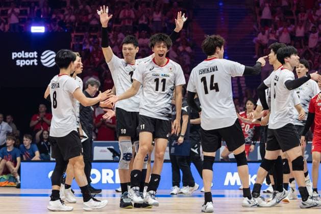 Slovenia - Japan 29.06.2024 Lodz, Poland, men s Volleyball Nations League, final round semifinals , game ( match ) Slovenia - Japan ; image shows: Shoma Tomita (11) Kentaro Takahashi (10) Japan win the game photo Katarzyna Plewczynska Fotostyk Copyright: xFotostykxPhotoxAgencyx 20240629FCTKP2301