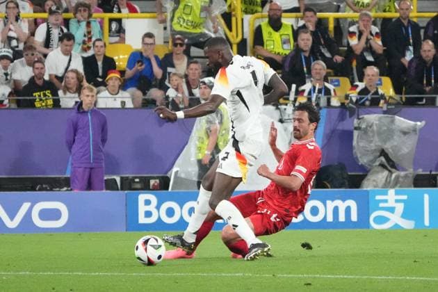 Antonio Rüdiger Germany Germany, 02 runs Thomas Delaney Denmark, Denmark, 08 dejn Ball ab Dortmund 29 06 2024 Germany vs Denmark, EURO2024 M37, Round of 16, EM Arena Dortmund