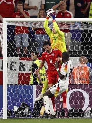 Dortmund - (l-r) Germany goalkeeper Manuel Neuer, Thomas Delaney of Denmark, Antonio Rudiger of Germany during the UEFA EURO, EM, Europameisterschaft,Fussball 2024 round of 16 match between Germany and Denmark at BVB Stadium Dortmund on June 29, 2024 in Dortmund, Germany. ANP Hollandse Hoogte MAURICE VAN STEEN UEFA EURO 2024 2024 xVIxANPxSportx xVanxSteenxFotografiexIVx 502367253 originalFilename: 502367253.jpg