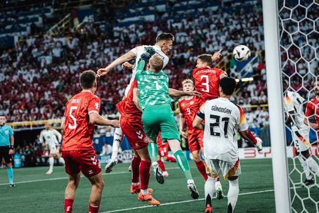Soccer Men UEFA European Football Championship 2024 Round of 16 Germany vs Denmark 29 06 2024 Nico Schlotterbeck 15, Germany on header, the goal is disallowed Dortmund BVB Stadium Dortmund North Rhine-Westphalia Germany
