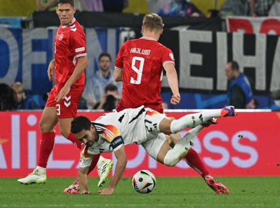 29 06 2024, xsltx, Football EM 2024 1 8 Final, Germany Denmark emspor, v l Rasmus Winther Hojlund Denmark Daenemark , Ilkay Gündogan Deutsche Fussball Nationalmannschaft DFB DFL DFB REGULATIONS PROHIBIT ANY USE OF PHOTOGRAPHS as IMAGE SEQUENCES and or QUASI VIDEO Dortmund