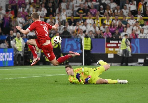 Goalkeeper Manuel Neuer Germany saves against Rasmus Hojlund Denmark , Rasmus Hojlund 29 06 2024, European Football Championship 2024, Round of 16 Germany Denmark Dortmund North Rhine-Westphalia Germany Team2