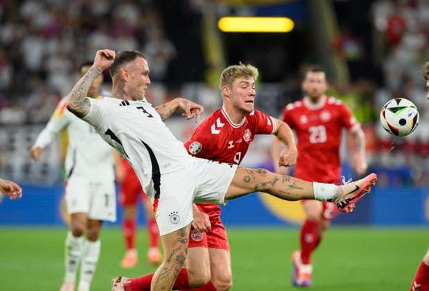 v l David RAUM GER , Rasmus HOEJLUND DEN , action, duel, round of 16, match M37, Germany GER Denmark DEN , on 29 06 2024 in Dortmund Germany European Football Championship 2024 from 14 06 14 07 2024 in Germany Â