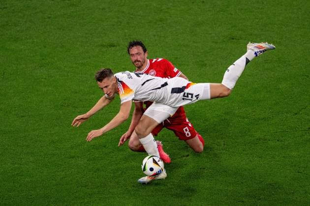 GER, EURO 2024, Round of 16, Germany GER vs Denmark DEN 29 06 2024, BVB Stadium Dortmund, Dortmund, GER, EURO 2024, Round of 16, Germany GER vs Denmark DEN In the picture Nico Schlotterbeck Germany GER, 15 Thomas Delaney Denmark DEN, 08 in duel, duel, dynamics, action, action, game scene ball on foot single action, full body full body cut-out, single image, action, action, game scene nordphotoxGmbHxx xDenkinger nph00015