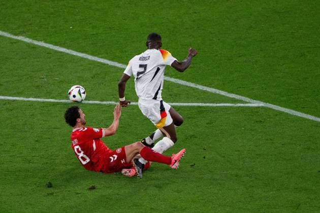 GER, EURO 2024, Round of 16, Germany GER vs Denmark DEN 29 06 2024, BVB Stadium Dortmund, Dortmund, GER, EURO 2024, Round of 16, Germany GER vs Denmark DEN In the picture Antonio Rüdiger Germany GER, 02 Thomas Delaney Denmark DEN, 08 in duel, duel, dynamics, action, action, game scene nordphotoxGmbHxx xDenkinger nph00015