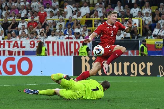 Soccer UEFA EURO 2024 Round of 16 Germany Denmark on 29 06 2024 at BVB Stadion Dortmund in Dortmund Manuel Neuer Germany , left Rasmus Hojlund Denmark , right xRx