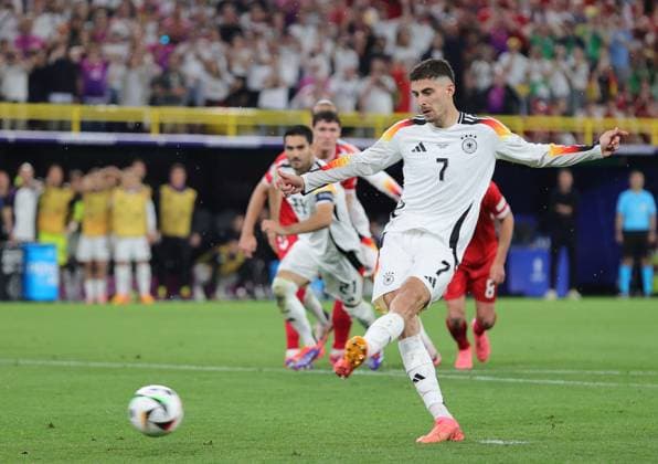 Germany v Denmark UEFA EURO, EM, Europameisterschaft,Fussball 2024 Round of 16 Kai Havertz of Germany scores their first goal from a penalty during the UEFA Euro 2024 Round of 16 match between Germany and Denmark at Signal Iduna Park, Dortmund UK Newspapers OUT Copyright: xPaulxChestertonx FIL-20311-0046