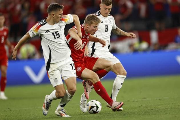 Dortmund - (l-r) Nico Schlotterbeck of Germany, Rasmus Hojlund of Denmark, Toni Kroos of Germany during the UEFA EURO, EM, Europameisterschaft,Fussball 2024 round of 16 match between Germany and Denmark at BVB Stadium Dortmund on June 29, 2024 in Dortmund, Germany. ANP Hollandse Hoogte MAURICE VAN STEEN UEFA EURO 2024 2024 xVIxANPxSportx xVanxSteenxFotografiexIVx 502369031 originalFilename: 502369031.jpg