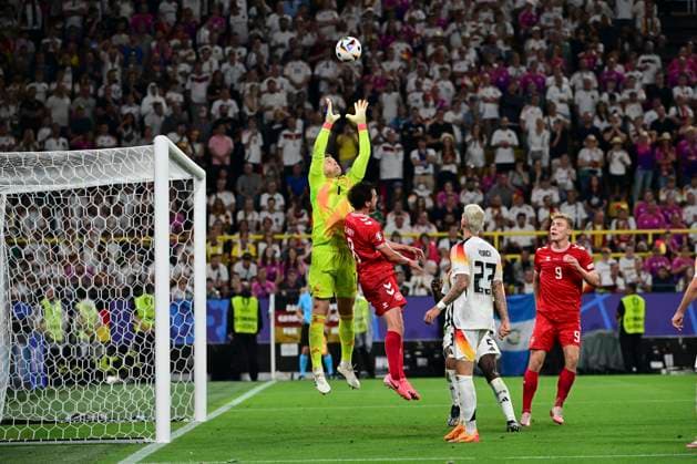 Manuel Neuer 1 Germany in duel, action, with Thomas Delaney 8 Denmark , Germany vs Denmark, Football, UEFA Euro 2024, Round of 16, 29 06 2024 Dortmund Nordrhein Westfalen Germany Copyright: xkolbert-press MarcxNiemeyerx