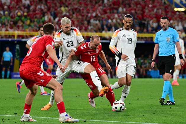 Robert Andrich 23 Germany in duel, action, with Christian Eriksen 10 Denmark , Germany vs Denmark, Football, UEFA Euro 2024, Round of 16, 29 06 2024 Dortmund Nordrhein Westfalen Germany Copyright: xkolbert-press MarcxNiemeyerx