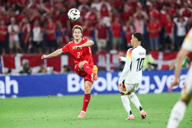 Sport, Football, UEFA EURO 2024 Round of 16 Germany Denmark 29 06 2024, BVB Stadium Dortmund Joachim Christian Andersen Denmark, 2 Jamal Musiala Germany, 10 Dortmund BVB Stadium Dortmund North Rhine-Westphalia Germany