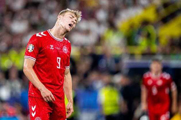 240629 Rasmus Hojlund of Denmark looks dejected during the UEFA Euro 2024 Football Championship round of 16 match between Germany and Denmark on June 29, 2024 in Dortmund Photo Jesper Zerman BILDBYRAN kod JZ JZ0545 fotboll football soccer fotballs em europamästerskap em uefa euro uefa european football championship euro 2024 tyskland germany danmark denmark bbeng dejected depp  Copyright: JESPERxZERMAN BB240629JZ106