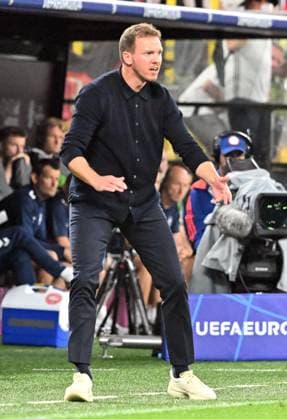 29 06 2024, xsltx, Football EM 2024 1 8 Final, Germany Denmark emspor, v l Coach Julian Nagelsmann German National Football Team DFB gives instructions, gesticulates, gesticulate with arms gives instructions, gesticulate UEFA REGULATIONS PROHIBIT ANY USE OF PHOTOGRAPHS as IMAGE SEQUENCES and or QUASI VIDEO Dortmund