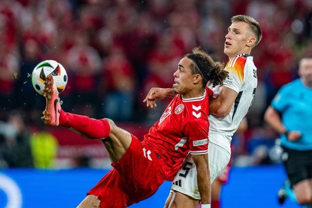 Yussuf Yuray Poulsen Denmark 20 Nico Schlotterbeck Germany 15 Germany vs Denmark, Men, Football, Round of 16, EURO 2024, 29 06 2024, European Championship Germany vs Denmark, Men, Football, Round of 16, EURO 2024, 29 06 2024, European Championship Dortmund Copyright: xEibner-Pressefoto BahhoxKarax EP_GER