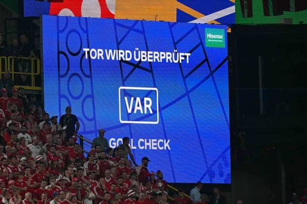 Soccer, men, season 2023 24, Euro EM 2024 round of 16 in Dortmund , Germany Denmark, scoreboard goal is checked by the VAR , 29 06 2024, Copyright: xMatthiasxKochx