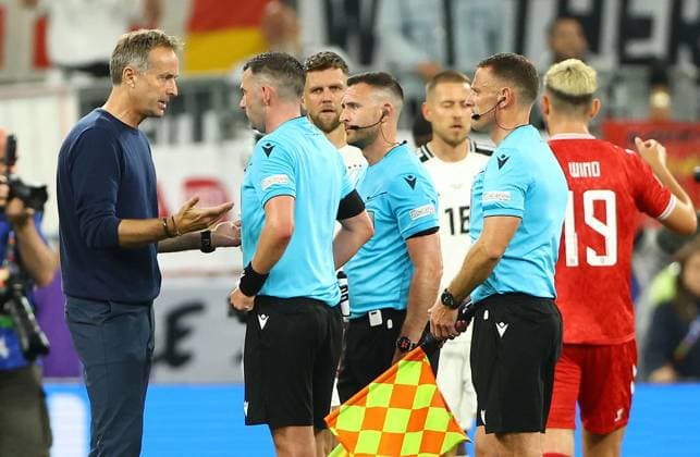 Denmark manager Kasper Hjulmand confronts Referee Michael Oliver after the final whistle Germany v Denmark, UEFA European Championship, EM, Europameisterschaft 2024, Round of 16, Football, BVB Stadion, Dortmund, Germany - 29 Jun 2024 EDITORIAL USE ONLY No use with unauthorised audio, video, data, fixture lists, club league logos or live services. Online in-match use limited to 120 images, no video emulation. No use in betting, games or single club league player publications. Copyright: xKieranxMcManus Shutterstockx 14562066cu