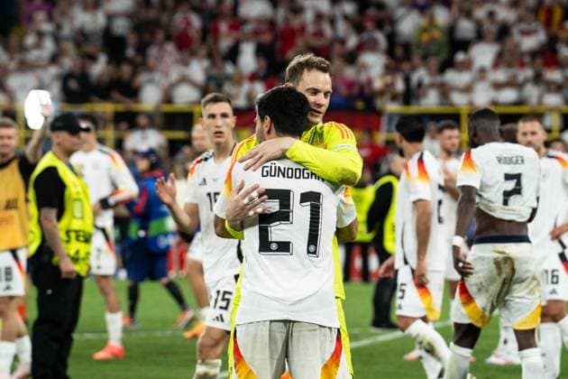 GER, Euro 2024, round of sixteen, Germany Germany, GER vs Denmark Denmark, DNK 29 06 2024, Signal Iduna Park BVB Stadion Dortmund , Dortmund, GER, Euro 2024, round of sixteen, Germany Germany Germany, GER vs Denmark Denmark, DNK In the picture Ilkay Gündogan Guendogan Germany Germany GER, 21 and Manuel Neuer Germany Germany GER, 1 take each other and the arm nordphotoxGmbHxx xChristianxSchulze nph000300