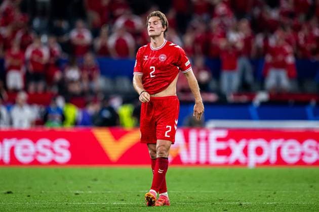 240629 Joachim Andersen of Denmark looks dejected after the UEFA Euro 2024 Football Championship round of 16 match between Germany and Denmark on June 29, 2024 in Dortmund Photo Jesper Zerman BILDBYRAN kod JZ JZ0545 fotboll football soccer fotballs em europamästerskap em uefa euro uefa european football championship euro 2024 tyskland germany danmark denmark bbeng dejected depp  Copyright: JESPERxZERMAN BB240629JZ148