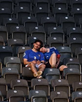 A couple of dejected fans of Italy Switzerland v Italy, UEFA European Championship, EM, Europameisterschaft 2024, Round of 16, Football, Olympiastadion, Berlin, Germany - 29 Jun 2024 EDITORIAL USE ONLY No use with unauthorised audio, video, data, fixture lists, club league logos or live services. Online in-match use limited to 120 images, no video emulation. No use in betting, games or single club league player publications. Copyright: xMichaelxZemanek Shutterstockx 14562039dk