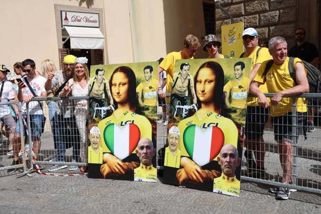 111th Tour de France 2024 - institutional departure The public is gathering in the streets of Florence for the passage of the Tour de France during the 111th Tour de France 2024 in Florence, Italy, on June 29, 2024, at Piazza della Signoria. Florence Italy  Copyright: xAndreaxMartinix originalFilename:martini-111thtou240629_npyo6.jpg