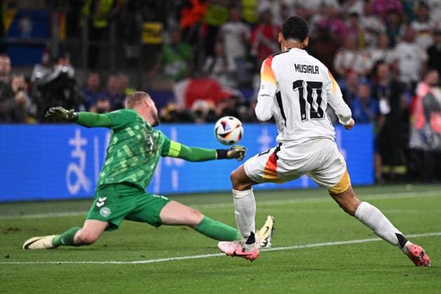 Germany Soccer Euro 2024 Germany - Denmark 8719417 29.06.2024 Denmark s goalkeeper Kasper Schmeichel defends his goal as Germany s Jamal Musiala shoots during the UEFA EURO, EM, Europameisterschaft,Fussball 2024 Round of 16 soccer match between Germany and Denmark at the BVB Stadion Dortmund, in Dortmund, Germany. Alexey Filippov Sputnik Dortmund Germany  Copyright: xAlexeyxFilippovx