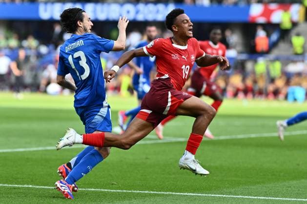 BERLIN, GERMANY - JUNE 29: Matteo Darmian of Italy and Dan Ndoye of Switzerland during the match between Switzerland and Italy on Round of 16 - UEFA EURO, EM, Europameisterschaft,Fussball 2024 at Olympiastadion on June 28, 2024 in Berlin, Germany. Photo by Sebastian Frej Switzerland v Italy - Round of 16 - UEFA EURO 2024 Copyright: xSebastianxFrejx