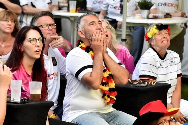 Public viewing of the European Championship soccer match between Germany and Denmark in Witten FOR EDITORIAL PURPOSES ONLY EDITORIAL USE ONLY p Around three hundred soccer fans come to the outdoor pool on Herdecker Straße in Witten to watch the European Championship round of 16 match between Germany and Denmark on June 29, 2024 After just twelve minutes, the broadcast was interrupted due to a thunderstorm warning The audience followed the instructions of the security forces and left the area somewhat grumpily, but very disciplined Germany NRW Witten Copyright JürgenxTheobald Copyright: JürgenxTheobald doc7w32sqx678wf28p1hwy ,EDITORIAL USE ONLY Copyright: JürgenxTheobald