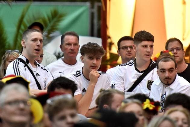 Public viewing of the European Championship soccer match between Germany and Denmark in Witten FOR EDITORIAL PURPOSES ONLY EDITORIAL USE ONLY p Around three hundred soccer fans come to the outdoor pool on Herdecker Straße in Witten to watch the European Championship round of 16 match between Germany and Denmark on June 29, 2024 After just twelve minutes, the broadcast was interrupted due to a thunderstorm warning The audience followed the instructions of the security forces and left the area somewhat grumpily, but very disciplined Germany NRW Witten Copyright JürgenxTheobald Copyright: JürgenxTheobald doc7w32sp2pvc4pozzlnoj ,EDITORIAL USE ONLY Copyright: JürgenxTheobald
