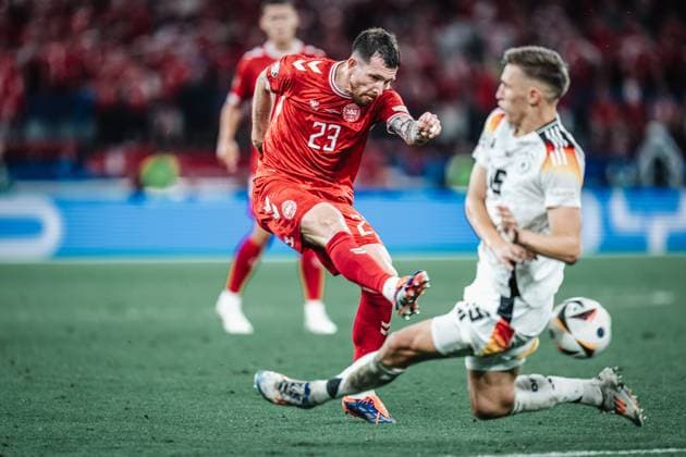 Soccer Men UEFA European Football Championship 2024 Round of 16 Germany vs Denmark 29 06 2024 Pierre Emile Hojbjerg 23, Denmarks shot is blocked by Nico Schlotterbeck 15, Germany Dortmund BVB Stadion Dortmund North Rhine-Westphalia Germany