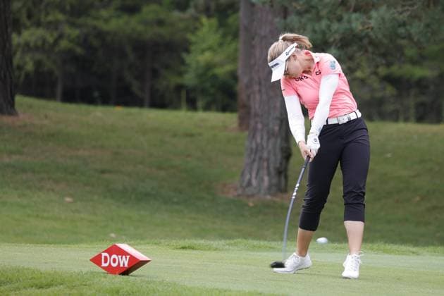MIDLAND, MI - JUNE 29: LPGA, Golf Damen golfer Brooke Henderson plays her tee shot on the 5th hole during the third round of the LPGA Dow Championship on June 29, 2024, at Midland Country Club in Midland, Michigan. (Photo by Brian Spurlock Icon Sportswire) GOLF: JUN 29 LPGA Dow Championship EDITORIAL USE ONLY Icon24062915