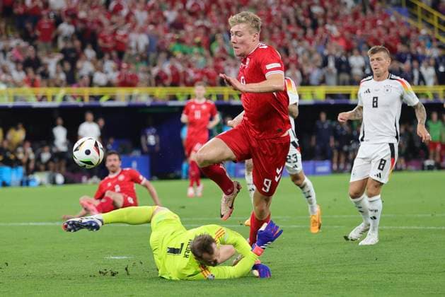 Germany v Denmark UEFA EURO, EM, Europameisterschaft,Fussball 2024 Manuel Neuer of Germany saves at the feet of Rasmus Hojlund of Denmark during the UEFA Euro 2024 Round of 16 match between Germany and Denmark at Signal Iduna Park, Dortmund UK Newspapers OUT Copyright: xPaulxChestertonx FIL-20311-0178