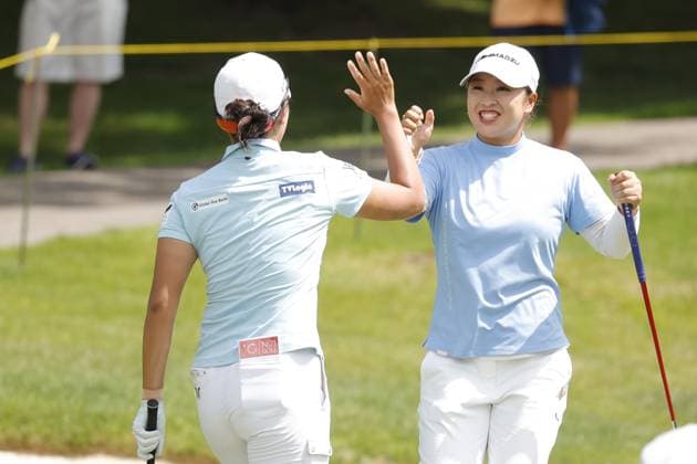 MIDLAND, MI - JUNE 29: LPGA, Golf Damen golfer You Jin Sung on left gets a high five from her playing partner Mao Saigo after making a birdie putt on the 5th hole during the third round of the LPGA Dow Championship on June 29, 2024, at Midland Country Club in Midland, Michigan. (Photo by Brian Spurlock Icon Sportswire) GOLF: JUN 29 LPGA Dow Championship EDITORIAL USE ONLY Icon24062931