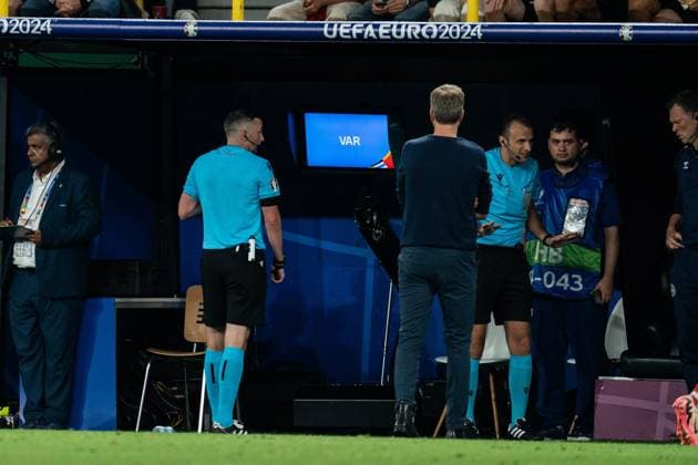 GER, Euro 2024, round of sixteen, Germany Germany, GER vs Denmark Denmark, DNK 29 06 2024, Signal Iduna Park BVB Stadion Dortmund , Dortmund, GER, Euro 2024, round of sixteen, Germany Germany, GER vs Denmark Denmark, DNK In the picture VAR referee nordphotoxGmbHxx xChristianxSchulze nph000300