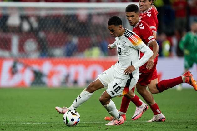 GER, Euro 2024, round of sixteen, Germany Germany, GER vs Denmark Denmark, DNK 29 06 2024, Signal Iduna Park BVB Stadion Dortmund , Dortmund, GER, Euro 2024, round of sixteen, Germany Germany Germany, GER vs Denmark Denmark, DNK In the picture Jamal Musiala Germany Germany GER, 10 single action whole body whole body ball on foot nordphotoxGmbHxx xChristianxSchulze nph000300