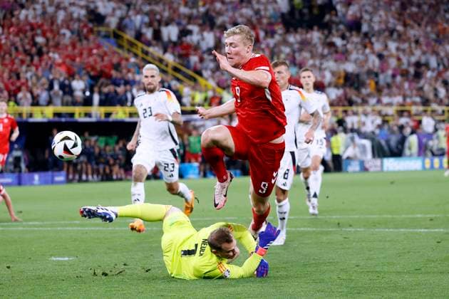 NEW Manuel Goalkeeper Team Germany with HOEJLUND Rasmus UEFA Football EURO 2024 in Germany Round of 16 Match Germany Denmark 2 0 on 29 06 2024 in Dortmund DFL REGULATIONS PROHIBIT ANY USE OF PHOTOGRAPHS as IMAGE SEQUENCES and or QUASI VIDEO Copyright: xLacixPerenyix