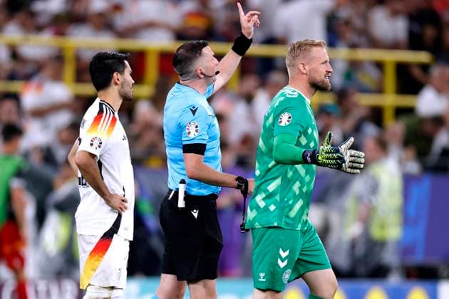 OLIVER Michael Referee with GUENDOGAN Ilkay and SCHMEICHEL Kasper UEFA Football EURO 2024 in Germany Round of 16 match Germany Denmark 2 0 on 29 06 2024 in Dortmund DFL REGULATIONS PROHIBIT ANY USE OF PHOTOGRAPHS as IMAGE SEQUENCES and or QUASI VIDEO Copyright: xLacixPerenyix