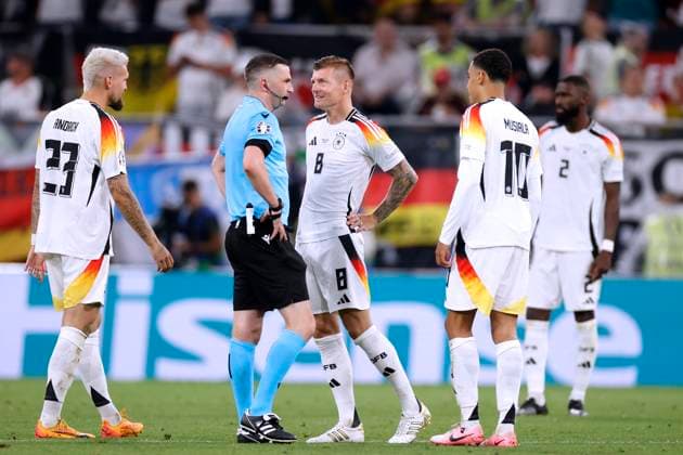 OLIVER Michael Referee with KROOS Toni UEFA Football EURO 2024 in Germany Round of 16 match Germany Denmark 2 0 on 29 06 2024 in Dortmund DFL REGULATIONS PROHIBIT ANY USE OF PHOTOGRAPHS as IMAGE SEQUENCES and or QUASI VIDEO Copyright: xLacixPerenyix