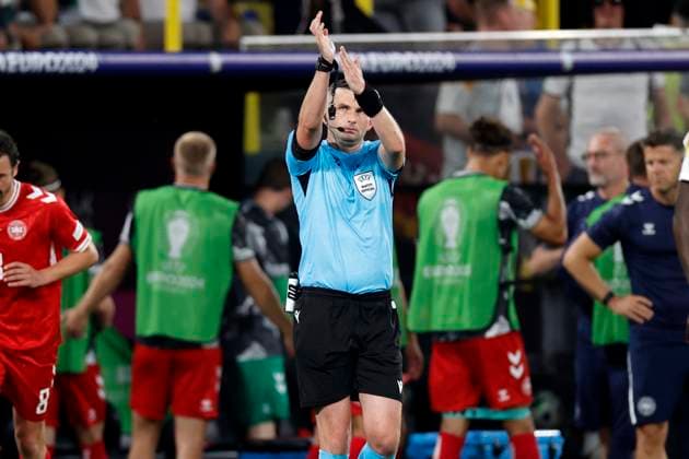 OLIVER Michael ENG VAR 11m for Team Germany UEFA Football EURO 2024 in Germany Round of 16 match Germany Denmark 2 0 on 29 06 2024 in Dortmund DFL REGULATIONS PROHIBIT ANY USE OF PHOTOGRAPHS as IMAGE SEQUENCES and or QUASI VIDEO Copyright: xLacixPerenyix