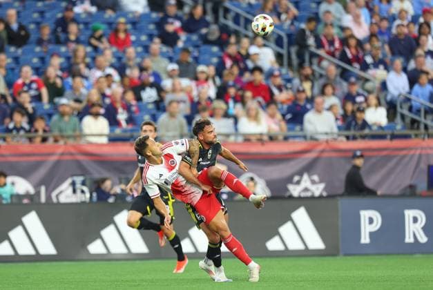June 29, 2024; Foxborough, MA, USA; New England Revolution forward Giacomo Vrioni (9) and Columbus Crew defender Rudy Camacho (4) in action during the MLS, Fussball Herren, USA match between Columbus Crew and New England Revolution. CSM Foxborough United States - ZUMAc04_ 20240629_zma_c04_060 Copyright: xAnthonyxNesmithx