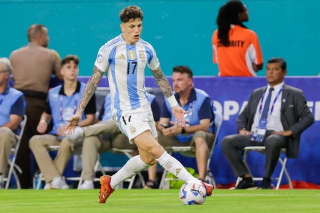 2024-06-29 Argentina v Peru - CONMEBOL Copa America 2024 Group A MIAMI GARDENS, UNITED STATES OF AMERICA - JUNE 29: Alejandro Garnacho of Argentina in action during the CONMEBOL Copa America 2024 Group A match between Argentina and Peru at Hard Rock Stadium on June 29, 2024 in Miami Gardens, United States of America. (Photo by Pablo Morano BSR Agency) Miami Gardens United States of America Content not available for redistribution in The Netherlands directly or indirectly through any third parties. Copyright: xBSRxAgencyx