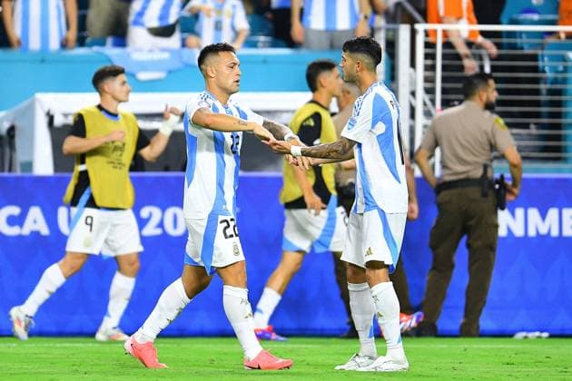 RECORD DATE NOT STATED Copa America USA 2024 Argentina vs Peru Lautaro Martinez celebrates his goal 1-0 of Argentina during the CONMEBOL Copa America 2024 group A match between Argentina and Peru, at Hard Rock Stadium, on June 29, 2024 in Miami Gardens, Florida, United States. MIAMI GARDENS FLORIDA UNITED STATES  Copyright: xAdrianxMaciasx 20240629201332_CA_GA_2024_ARG_PER_MARTINEZ125