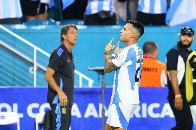 RECORD DATE NOT STATED Copa America USA 2024 Argentina vs Peru Lautaro Martinez celebrates his goal 1-0 of Argentina during the CONMEBOL Copa America 2024 group A match between Argentina and Peru, at Hard Rock Stadium, on June 29, 2024 in Miami Gardens, Florida, United States. MIAMI GARDENS FLORIDA UNITED STATES  Copyright: xAdrianxMaciasx 20240629201507_CA_GA_2024_ARG_PER_MARTINEZ127