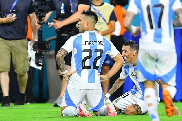 RECORD DATE NOT STATED Copa America USA 2024 Argentina vs Peru Lautaro Martinez celebrates his goal 1-0 of Argentina during the CONMEBOL Copa America 2024 group A match between Argentina and Peru, at Hard Rock Stadium, on June 29, 2024 in Miami Gardens, Florida, United States. MIAMI GARDENS FLORIDA UNITED STATES  Copyright: xAdrianxMaciasx 20240629201943_CA_GA_2024_ARG_PER_MARTINEZ140