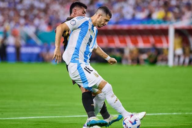 RECORD DATE NOT STATED Copa America USA 2024 Argentina vs Peru Guido Rodriguez of Argentina during the CONMEBOL Copa America 2024 group A match between Argentina and Peru, at Hard Rock Stadium, on June 29, 2024 in Miami Gardens, Florida, United States. MIAMI GARDENS FLORIDA UNITED STATES  Copyright: xJONATHANxDUENASx 20240629204100_CA_GA_2024_ARG_PER_RODRIGUEZ167