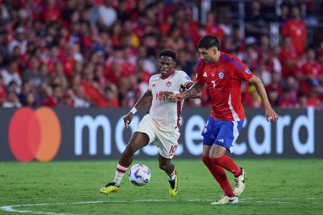 RECORD DATE NOT STATED Copa America USA 2024 Canada 0-0 Chile Jonathan David (L) of Canada fights for the ball with Marcelino Nunez (R) of Chile during the CONMEBOL Copa America 2024 group A match between Canada and Chile, at Inter-Co Stadium, on June 29, 2024 in Orlando, Florida, United States. ORLANDO FLORIDA UNITED STATES  Copyright: xJosexLuisxMelgarejox 20240629204918_CA_GA_2024_CAN_CHI_NUNEZ95