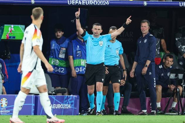 Euro 2024 Germany Denmark on 29 06 2024 at the BVB Stadium Dortmund in Dortmund Referee Michael Oliver England looks at the handball in the review area, he gives a penalty and gesticulates MH