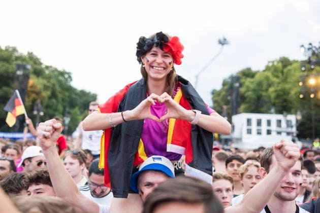European Football Championship, fan zone at the Brandenburg Gate, Berlin, 29 06 2024 Celinda forms a heart with her hands in the fan zone at the Brandenburg Gate during the round of 16 match between Germany and Denmark at the European Football Championship, Berlin, 29 06 2024 Berlin fan zone Copyright: xBenxKriemannx