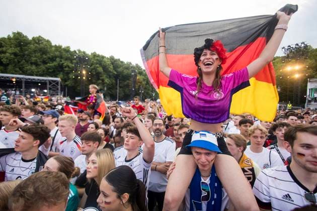 European Football Championship, fan zone at the Brandenburg Gate, Berlin, 29 06 2024 Celinda celebrates with the German flag on her boyfriends shoulders at the fan zone at the Brandenburg Gate during the round of 16 match between Germany and Denmark at the European Football Championship, Berlin, 29 06 2024 Berlin fan zone Copyright: xBenxKriemannx