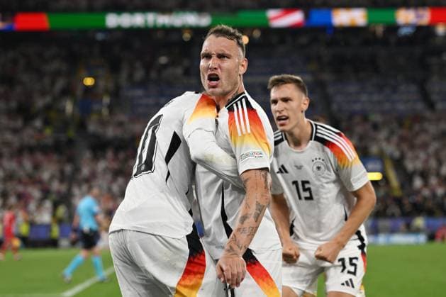 Cheers 2 0 Jamal Musiala Germany , David Raum Germany , Nico Schlotterbeck Germany , v li 29 06 2024, European Football Championship 2024, Round of 16 Germany Denmark 2 0 Dortmund North Rhine-Westphalia Germany Team2