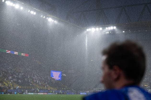 (240630) -- DORTMUND, June 30, 2024 -- The game is interrupted because of sudden downpour during the UEFA EURO, EM, Europameisterschaft,Fussball 2024 Round of 16 match between Germany and Denmark in Dortmund, Germany, June 29, 2024. ) (SP)GERMANY-DORTMUND-FOOTBALL-EURO 2024-GERMANY VS DENMARK XiaoxYijiu 